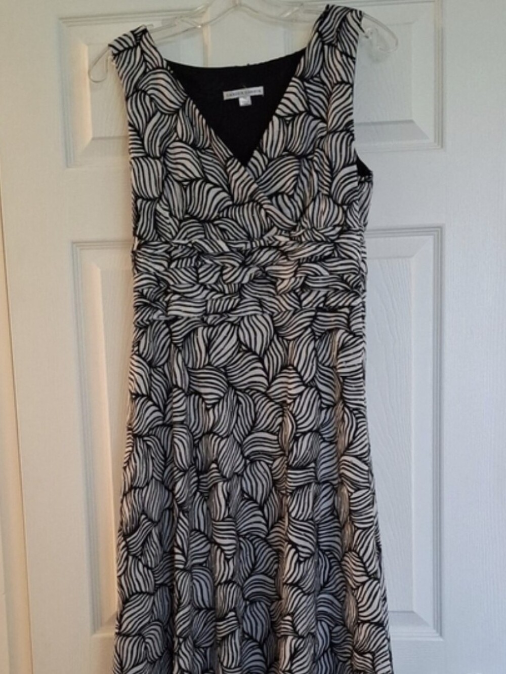 Sandra Darren Black & White V-Neck Dress